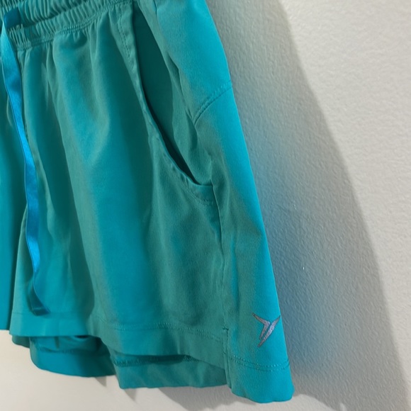 Good condition woman’s Old Navy Active shorts. Size M. - Picture 6 of 13